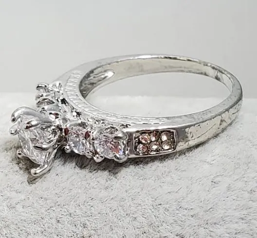 alice R730 Silver Gemstone Rhinestone Ring Rings