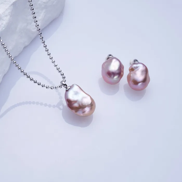 Earrings Pearly Lustre Elegant Baroque Pearl Earrings WE00819