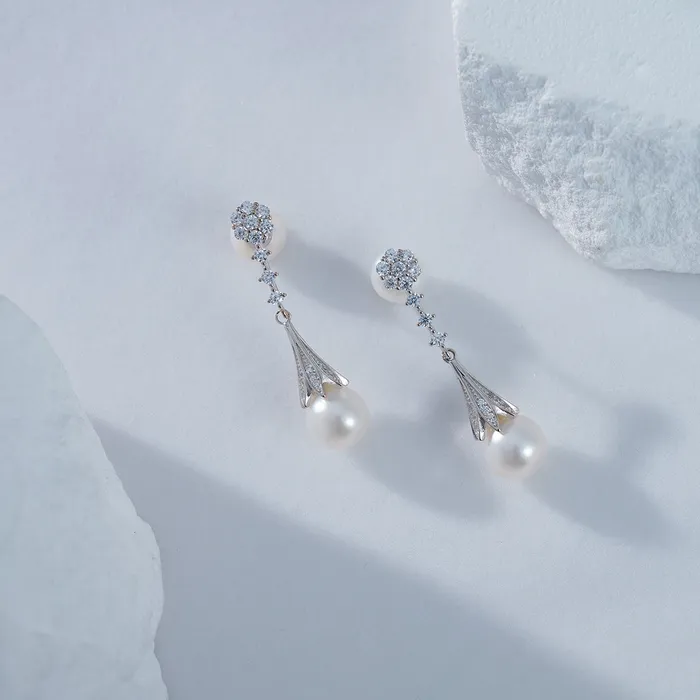 Earrings Pearly Lustre Elegant Freshwater Pearl Earrings WE00538