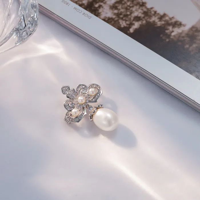 Pearly Lustre Necklaces Passion for Life Freshwater Pearl Brooch WC00057