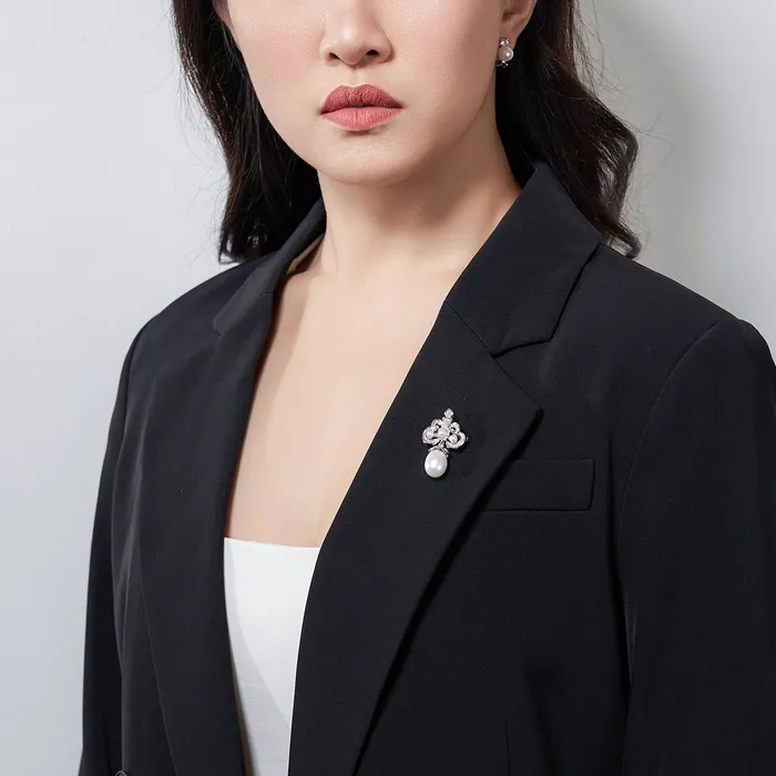 Pearly Lustre Necklaces Passion for Life Freshwater Pearl Brooch WC00057
