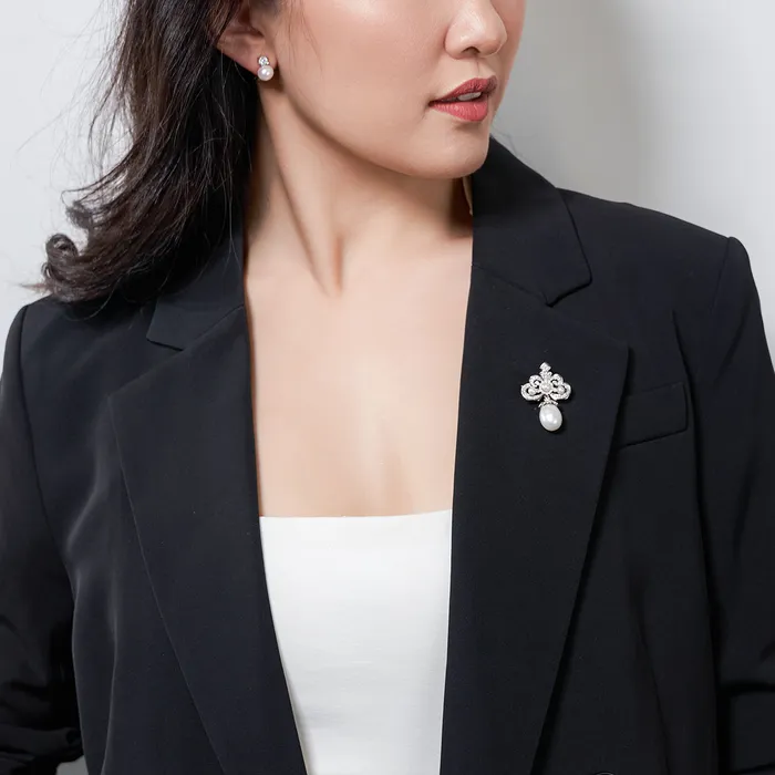 Pearly Lustre Necklaces Passion for Life Freshwater Pearl Brooch WC00057