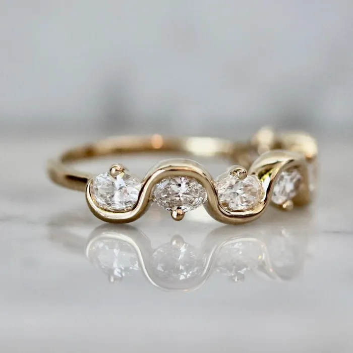 Rings ZahnZ Fine Jewelry Vanilla Soft Serve Oval Cut Diamond Band