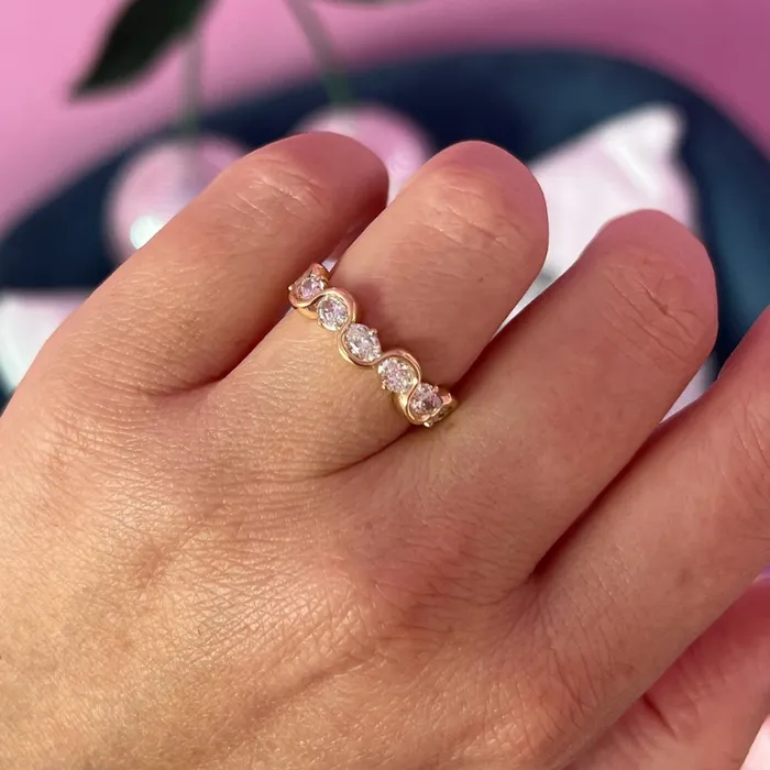 Rings ZahnZ Fine Jewelry Vanilla Soft Serve Oval Cut Diamond Band