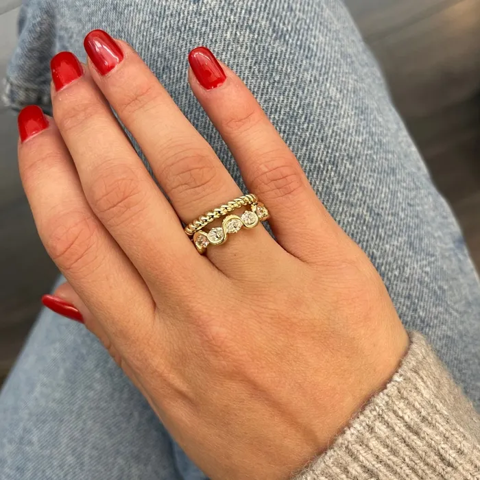 Rings ZahnZ Fine Jewelry Vanilla Soft Serve Oval Cut Diamond Band