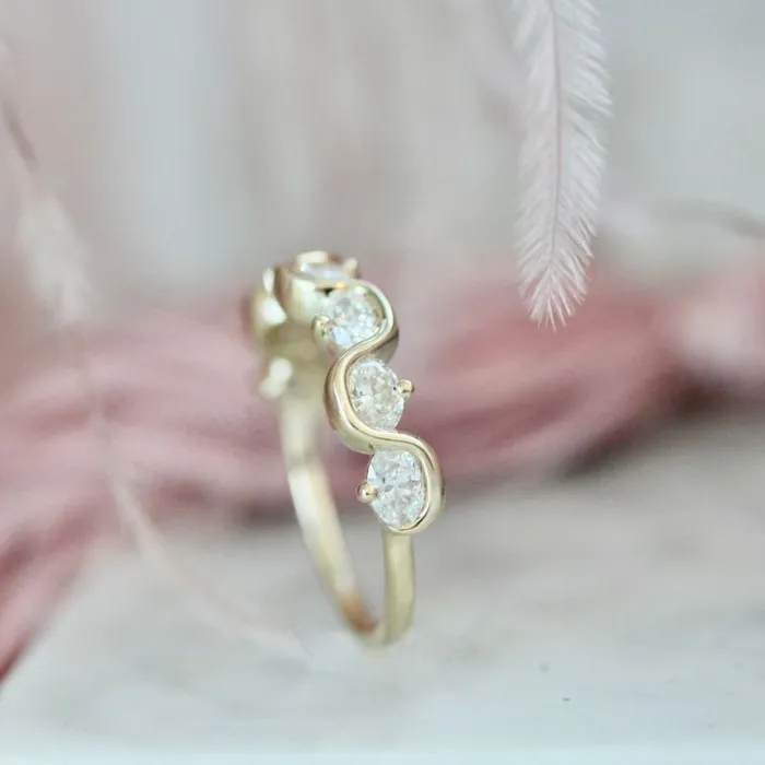 Rings ZahnZ Fine Jewelry Vanilla Soft Serve Oval Cut Diamond Band