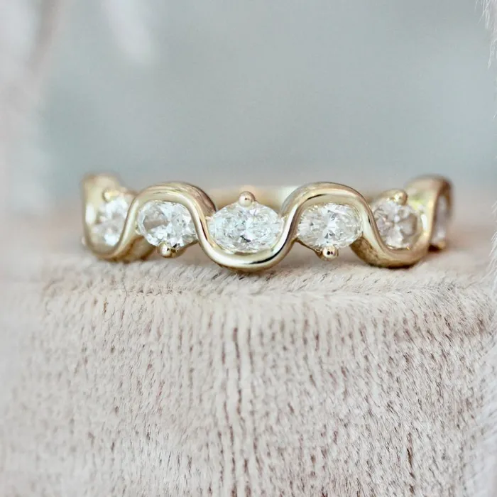 Rings ZahnZ Fine Jewelry Vanilla Soft Serve Oval Cut Diamond Band