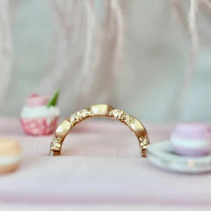 Rings ZahnZ Fine Jewelry Vanilla Soft Serve Oval Cut Diamond Band