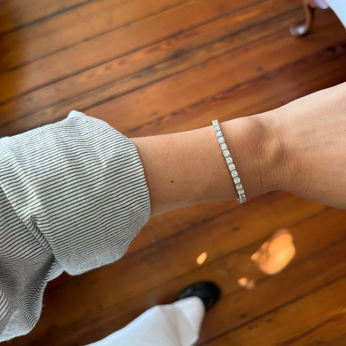 Bracelets Croghans 986ctw Diamond 18K White Gold Tennis Bracelet