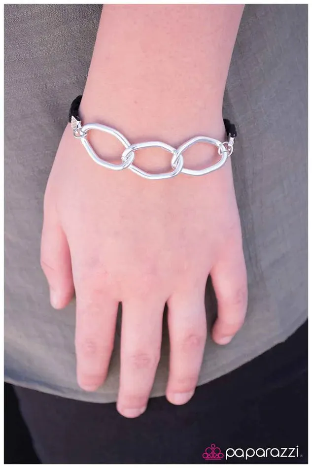 Bracelets Paparazzi Jewelry Paparazzi Bracelet Caught in the Middle Black