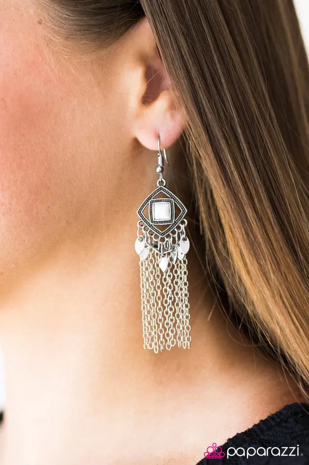 Earrings Paparazzi Earring I Dream Of Deserts White Paparazzi Jewelry