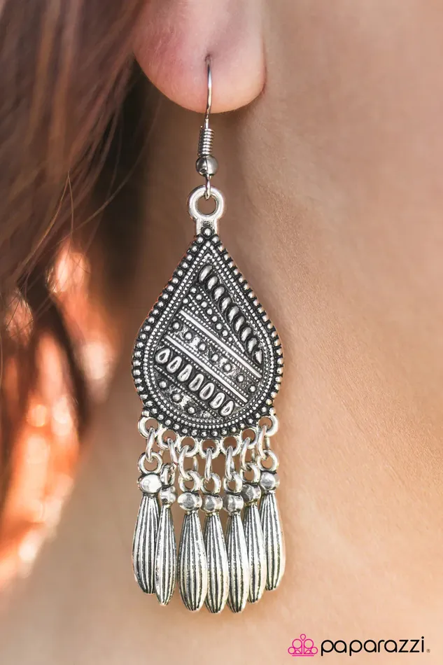 Earrings Paparazzi Jewelry Paparazzi Earring Chime Rhyme Silver