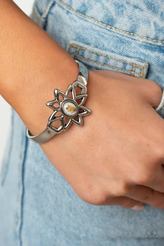 Paparazzi Jewelry Bracelets Paparazzi Bracelet Sahara Garden White