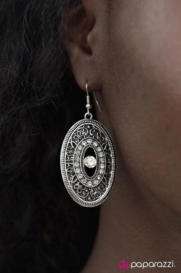 Paparazzi Jewelry Earrings Paparazzi Earring After Ever After White