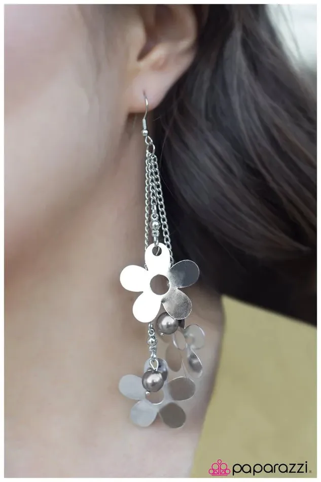 Paparazzi Jewelry Earrings Paparazzi Earring I Wish It Were Spring Silver