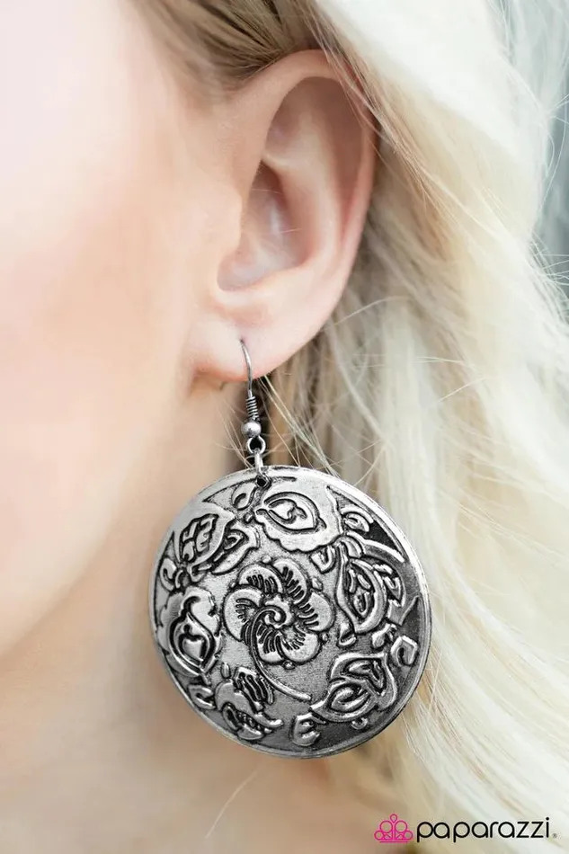 Paparazzi Jewelry Earrings Paparazzi Earring Island Hopping Silver