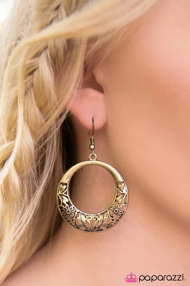 Paparazzi Jewelry Earrings Paparazzi Earring Villa Gardens Brass