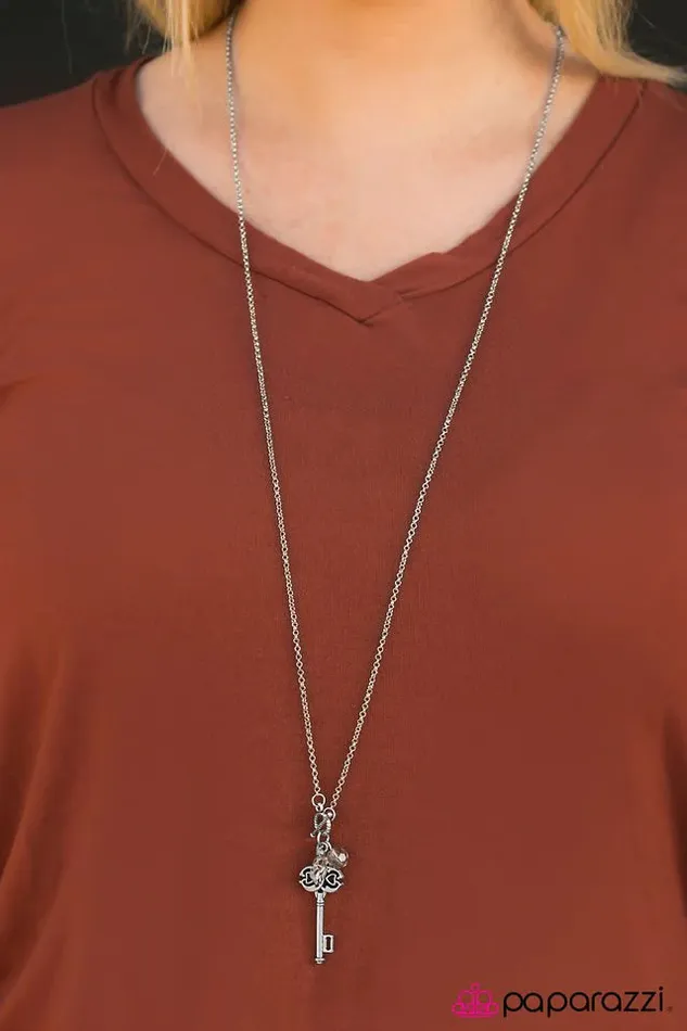 Paparazzi Jewelry Necklaces Paparazzi Necklace Key To The City Silver