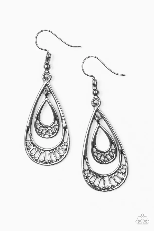 Paparazzi Jewelry Paparazzi Earring REIGNed Out Black Earrings