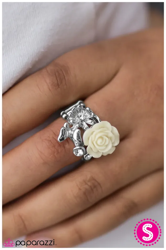 Paparazzi Jewelry Rings Paparazzi Ring Meet Me In The Meadow White