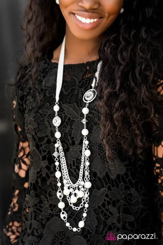 Paparazzi Necklace Blockbuster All the Trimmings Ivory White Paparazzi Jewelry Necklaces Paparazzi Necklace Blockbuster All the Trimmings Ivory White Paparazzi Jewelry Necklaces