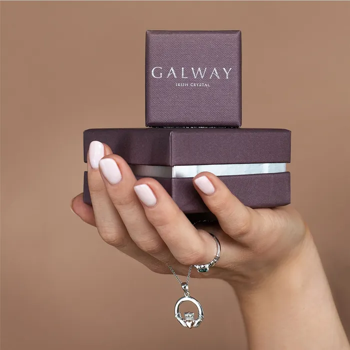 Necklaces Galway Galway Tree Of Life Green Crystal Silver Pendant 32 Gms Rhodium Plated Necklaces Galway Galway Tree Of Life Green Crystal Silver Pendant 32 Gms Rhodium Plated