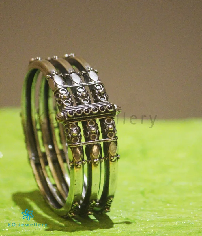 The Kumud Silver Coorgi Bracelet Three layersOxidisedSize 22242628 Silversmith Bracelets