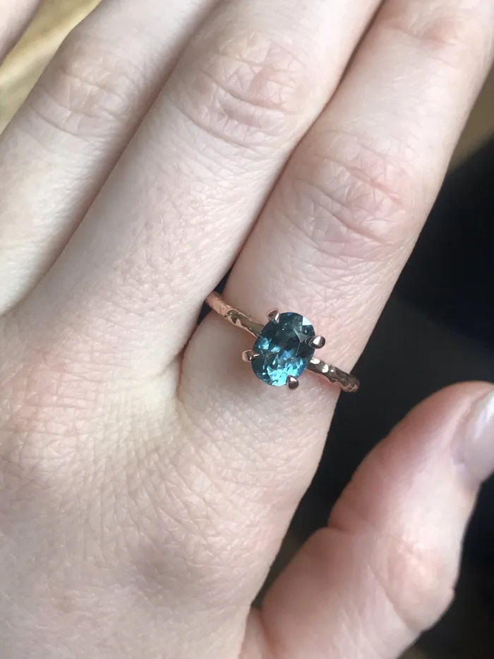 Anueva Jewelry 181ct Blue Oval Ceylon Sapphire Ring in 14k Rose Gold Evergreen Solitaire Rings
