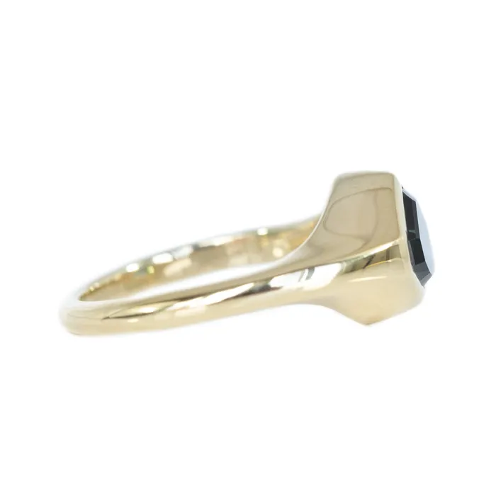 Anueva Jewelry Rings 155ct Shield Sapphire Signet Ring In 18k Yellow Gold