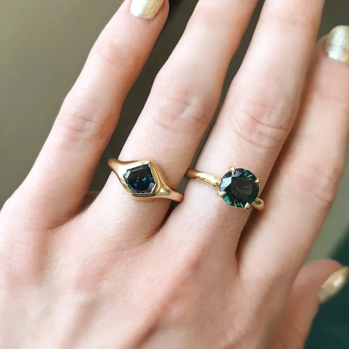 Anueva Jewelry Rings 155ct Shield Sapphire Signet Ring In 18k Yellow Gold
