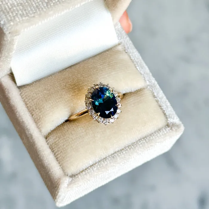 Choice Gems Co Rings 315ct Oval Blue Untreated Nigerian Sapphire AntiqueStyle Diamond Halo Ring in 18k Yellow Gold
