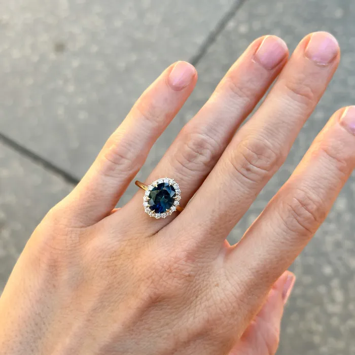 Choice Gems Co Rings 315ct Oval Blue Untreated Nigerian Sapphire AntiqueStyle Diamond Halo Ring in 18k Yellow Gold