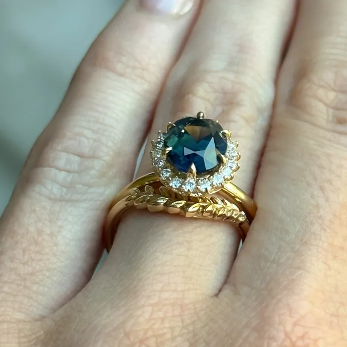 Choice Gems Co Rings 315ct Oval Blue Untreated Nigerian Sapphire AntiqueStyle Diamond Halo Ring in 18k Yellow Gold