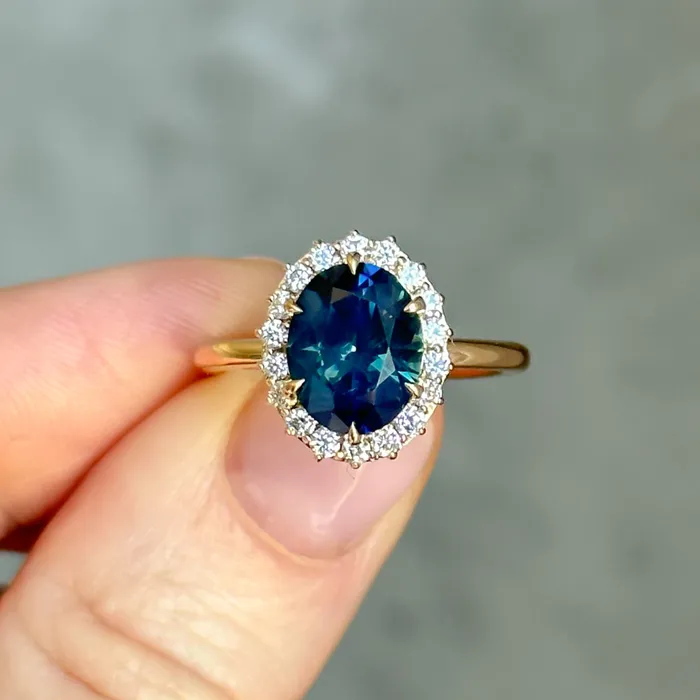 Choice Gems Co Rings 315ct Oval Blue Untreated Nigerian Sapphire AntiqueStyle Diamond Halo Ring in 18k Yellow Gold