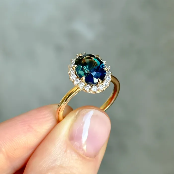 Choice Gems Co Rings 315ct Oval Blue Untreated Nigerian Sapphire AntiqueStyle Diamond Halo Ring in 18k Yellow Gold