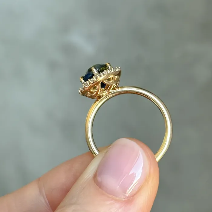 Choice Gems Co Rings 315ct Oval Blue Untreated Nigerian Sapphire AntiqueStyle Diamond Halo Ring in 18k Yellow Gold