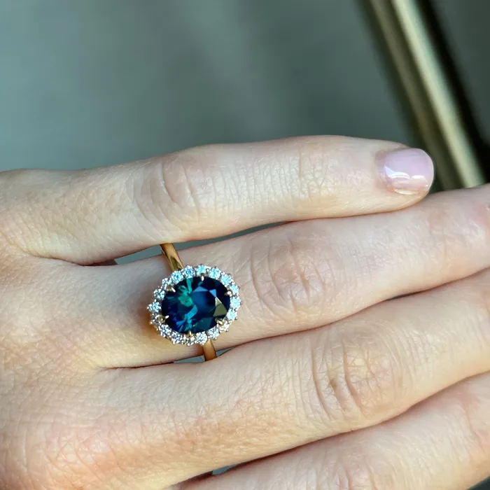 Choice Gems Co Rings 315ct Oval Blue Untreated Nigerian Sapphire AntiqueStyle Diamond Halo Ring in 18k Yellow Gold