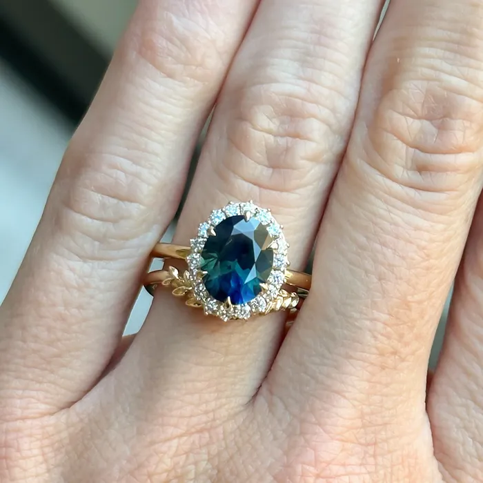 Choice Gems Co Rings 315ct Oval Blue Untreated Nigerian Sapphire AntiqueStyle Diamond Halo Ring in 18k Yellow Gold
