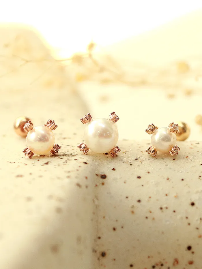 Earrings MinimalBijoux 14K Gold Pearl Cubic Cartilage Earring 20G