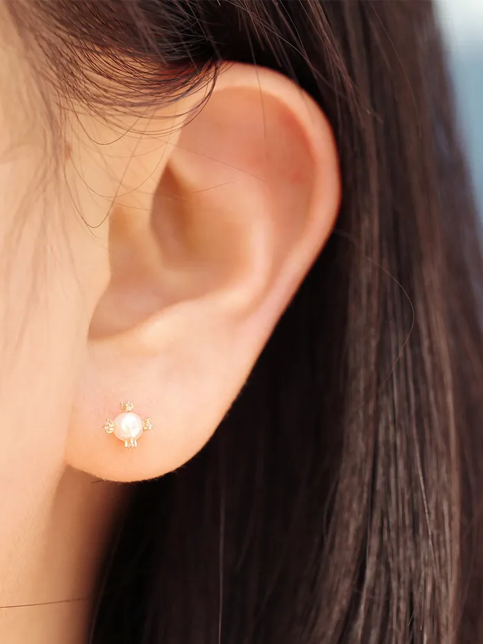 Earrings MinimalBijoux 14K Gold Pearl Cubic Cartilage Earring 20G