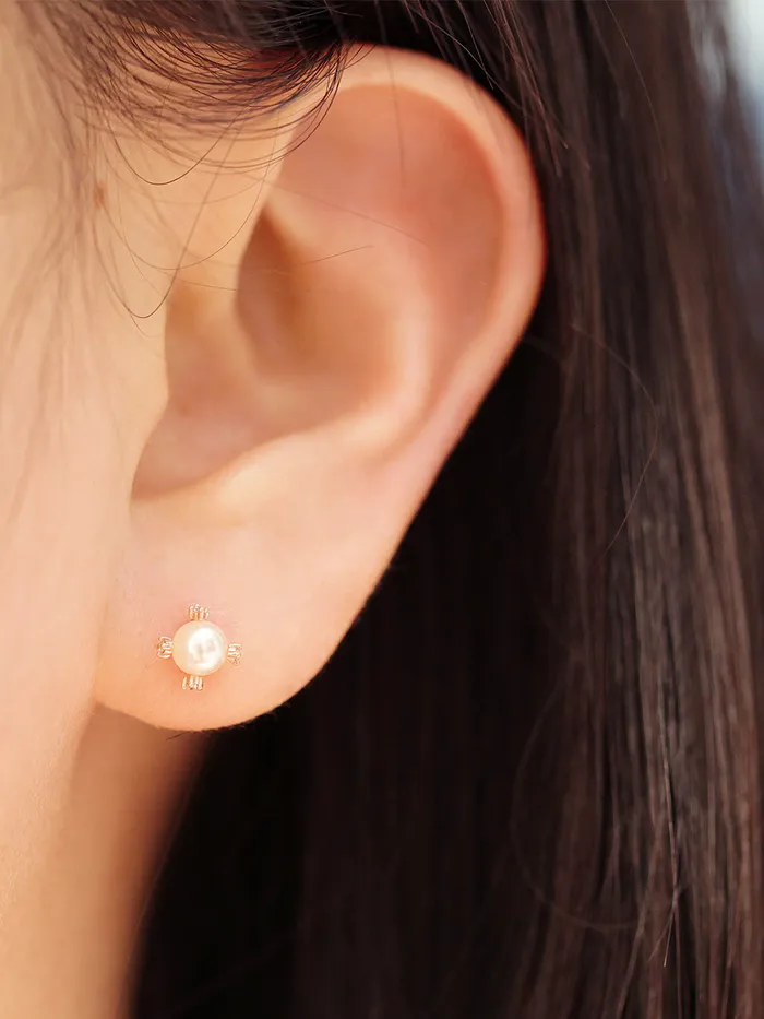 Earrings MinimalBijoux 14K Gold Pearl Cubic Cartilage Earring 20G