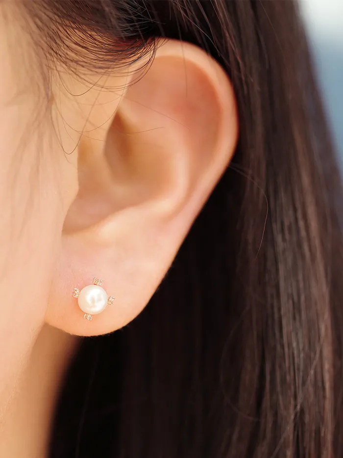 Earrings MinimalBijoux 14K Gold Pearl Cubic Cartilage Earring 20G