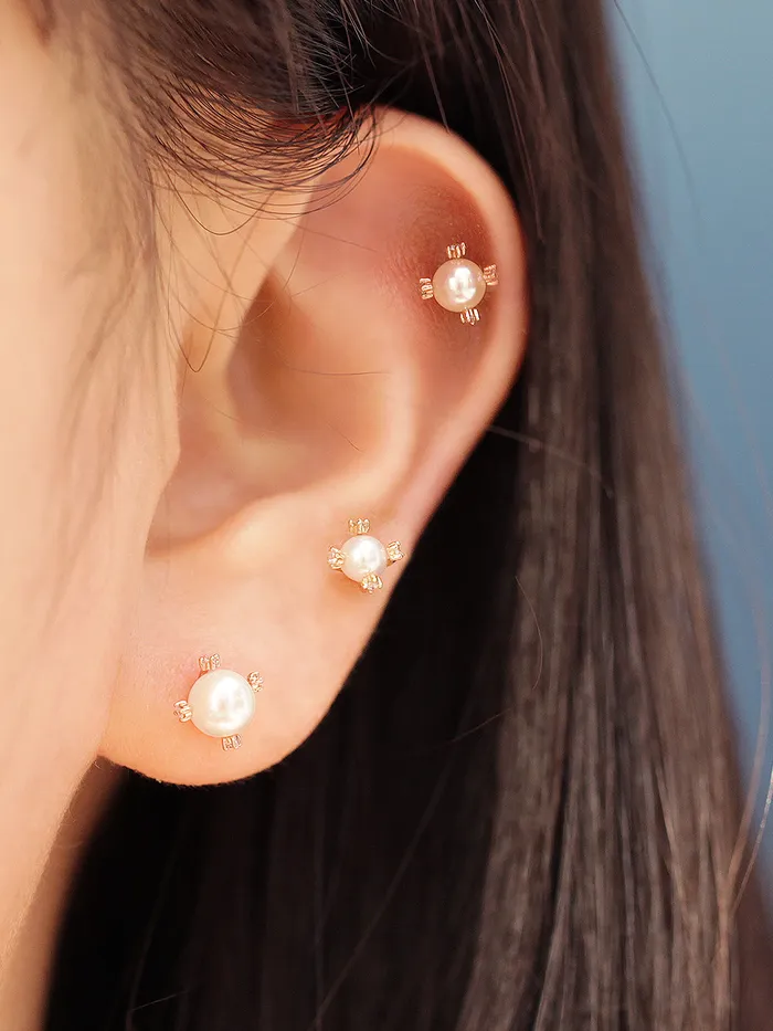 Earrings MinimalBijoux 14K Gold Pearl Cubic Cartilage Earring 20G