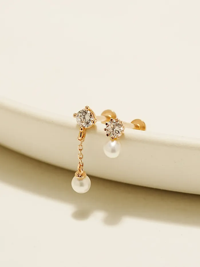 Earrings MinimalBijoux 14K Gold Point Cubic Pearl Internally Threaded Labret Piercing 18G16G Earrings MinimalBijoux 14K Gold Point Cubic Pearl Internally Threaded Labret Piercing 18G16G
