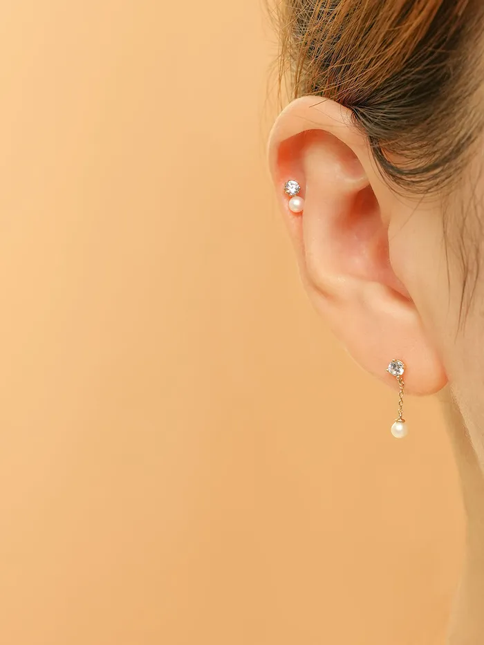 Earrings MinimalBijoux 14K Gold Point Cubic Pearl Internally Threaded Labret Piercing 18G16G