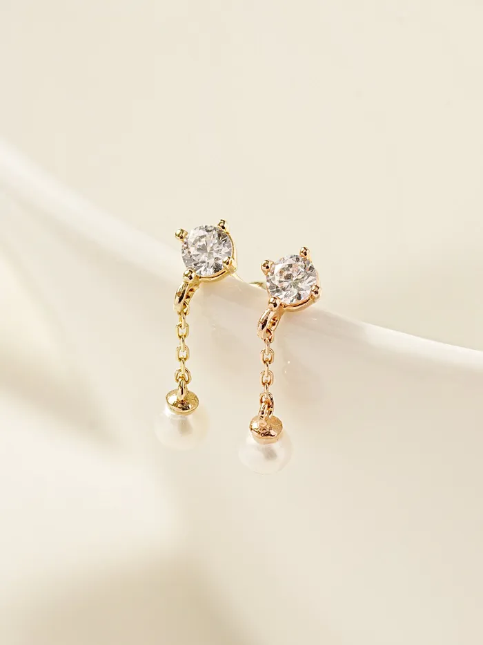 Earrings MinimalBijoux 14K Gold Point Cubic Pearl Internally Threaded Labret Piercing 18G16G