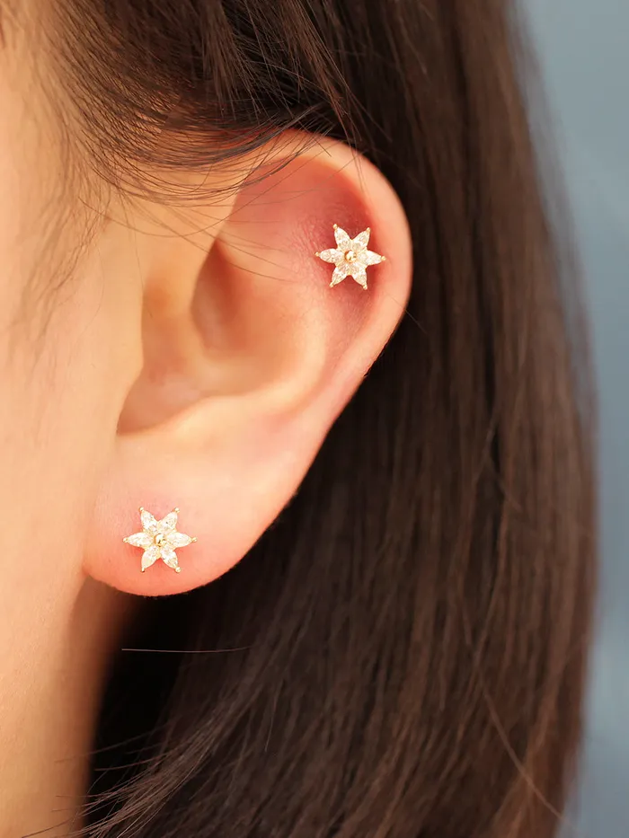 MinimalBijoux Earrings 14K Gold Snow Flower Cubic Cartilage Earring 20G