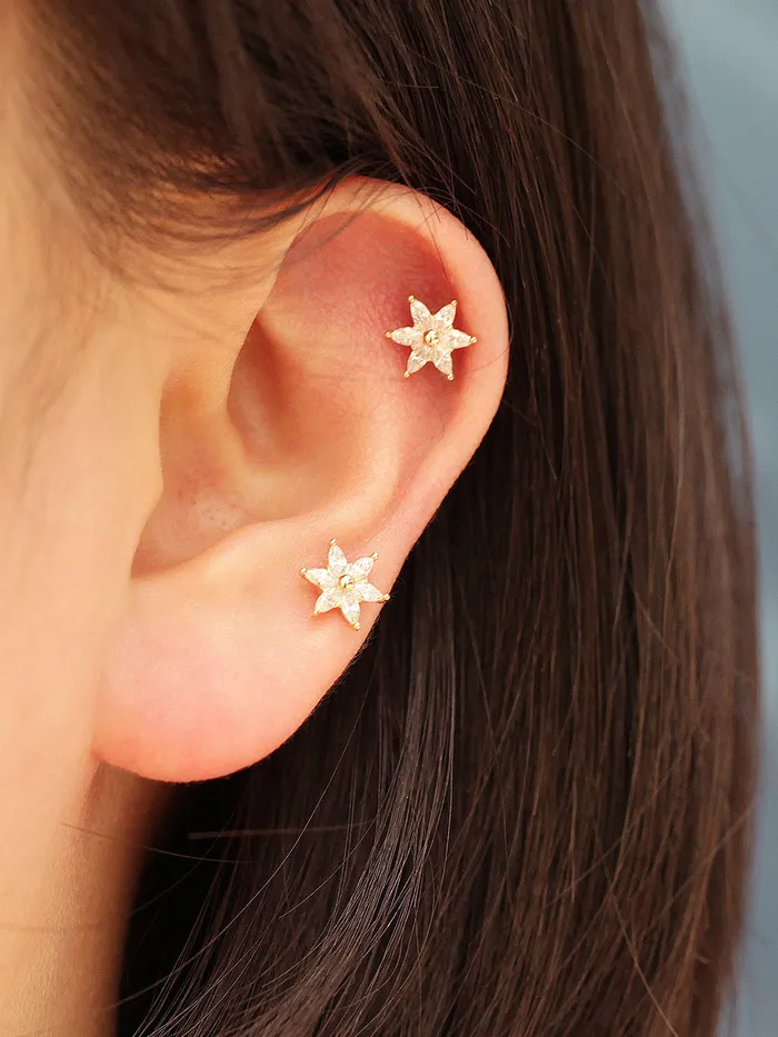 MinimalBijoux Earrings 14K Gold Snow Flower Cubic Cartilage Earring 20G
