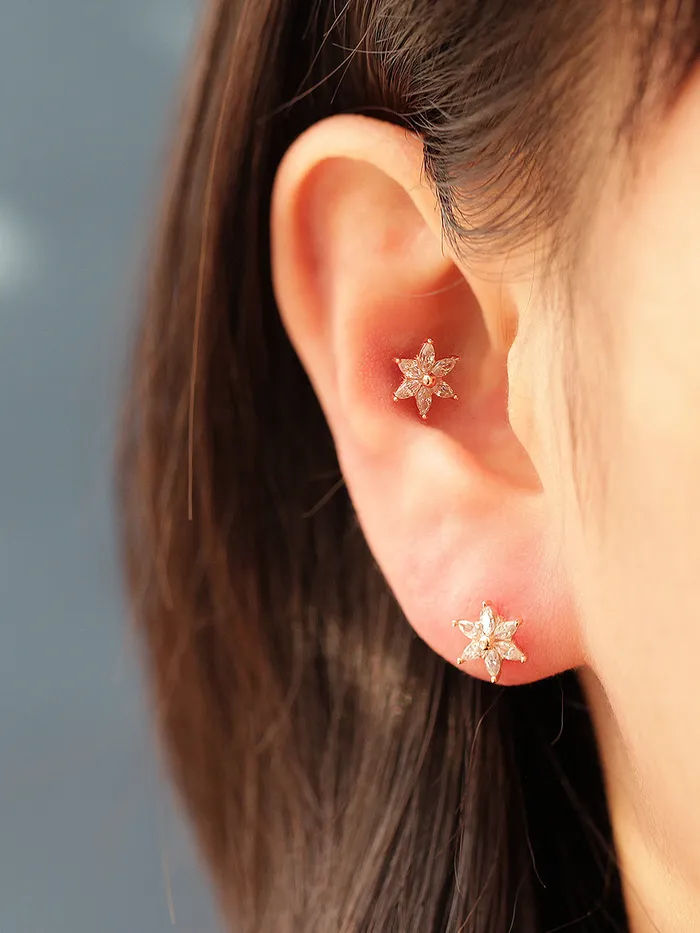 MinimalBijoux Earrings 14K Gold Snow Flower Cubic Cartilage Earring 20G