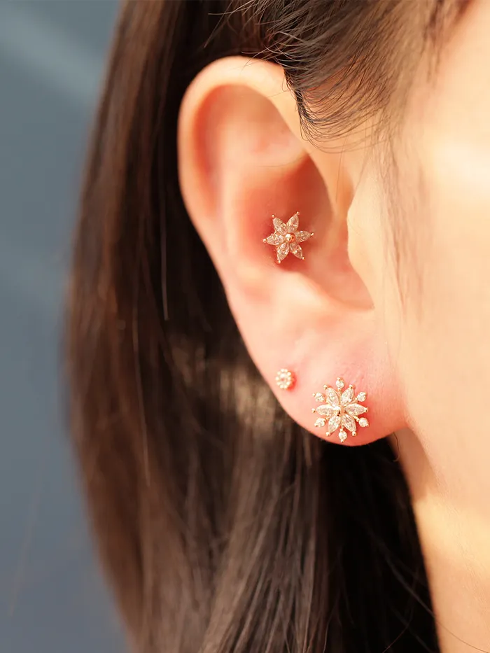 MinimalBijoux Earrings 14K Gold Snow Flower Cubic Cartilage Earring 20G